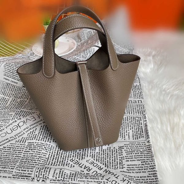 wholesale designer h ormes totes handbags 2023 vegetable basket bag handmade wax thread original factory tc leather litchi pattern bucket ha
wholesale designer h ormes totes handbags 2023 vegetable basket bag handmade wax thread original factory tc leather litchi pattern bucket ha
