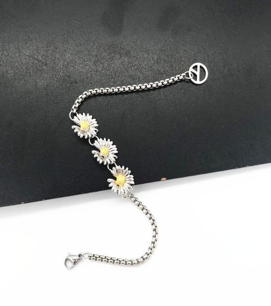 kpop gdragon three daisy design bracelets women jewelry peaceminusone accessories wj3763996292, Black
kpop gdragon three daisy design bracelets women jewelry peaceminusone accessories wj3763996292, Black