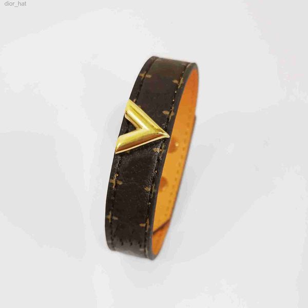 luxury designer jewelry women leather bracelet with heart lock hardware charm bracelets four leaf flower pattern gold bag pendant hanging fa, Black
luxury designer jewelry women leather bracelet with heart lock hardware charm bracelets four leaf flower pattern gold bag pendant hanging fa, Black