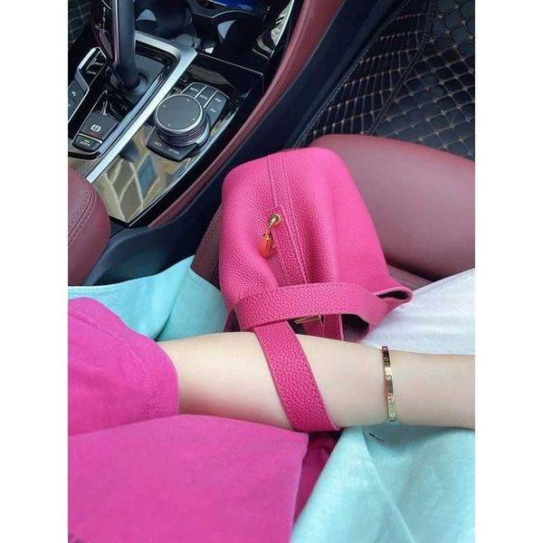 wholesale designer h ormes totes handbags raspberry and red vegetable basket bag with advanced sense small crowd design bucket large capacit
wholesale designer h ormes totes handbags raspberry and red vegetable basket bag with advanced sense small crowd design bucket large capacit
