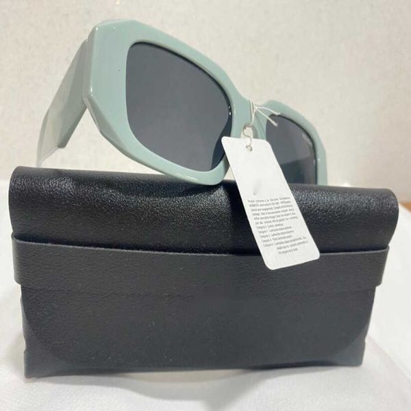 vintage metal sunnies: luxury designer eyewear with letter frames & senior goggles for women, White;black
vintage metal sunnies: luxury designer eyewear with letter frames & senior goggles for women, White;black