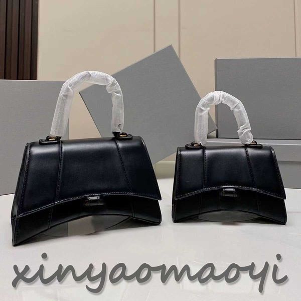 genuine leather hourglass handle crossbody bags women's men tote luxury designer fashion hourglass shopping wallet envelope card pocket
genuine leather hourglass handle crossbody bags women's men tote luxury designer fashion hourglass shopping wallet envelope card pocket