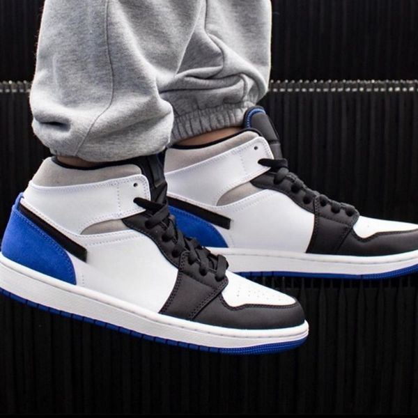 jumpman 1 low basketball shoes og 1s wolf grey smoky white black red toe court purple paris men women outdoor walking sneakers eur 36-47
jumpman 1 low basketball shoes og 1s wolf grey smoky white black red toe court purple paris men women outdoor walking sneakers eur 36-47