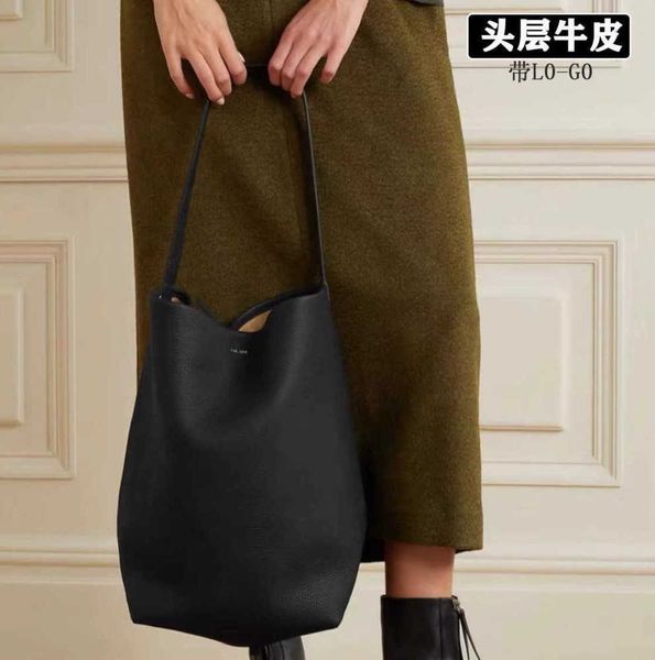 designer the row leather large capacity tote bag n / s park tote bag minimalist bucket shoulder u14c commuter bag 
designer the row leather large capacity tote bag n / s park tote bag minimalist bucket shoulder u14c commuter bag