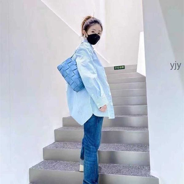 bvs woven denim bag brick cassette sen style pastoral style luxurious hard bottom small fragrance makeup lazy style original logo
bvs woven denim bag brick cassette sen style pastoral style luxurious hard bottom small fragrance makeup lazy style original logo