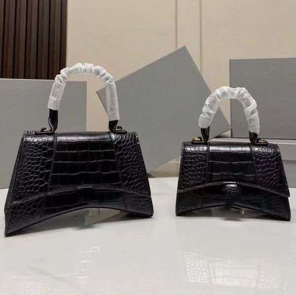 lady shopping bags fashion handbags women totes shoulder cross body special-shaped half moon luxury genuine leather classic retro purse wall
lady shopping bags fashion handbags women totes shoulder cross body special-shaped half moon luxury genuine leather classic retro purse wall