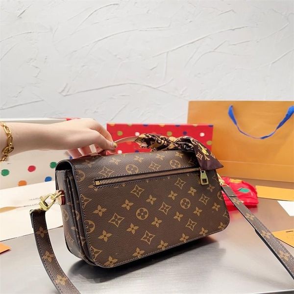 luxury designer leather tote shoulder bags fashion handbags designer flowers letters wallet womens fashion crossbody bag handbags
luxury designer leather tote shoulder bags fashion handbags designer flowers letters wallet womens fashion crossbody bag handbags