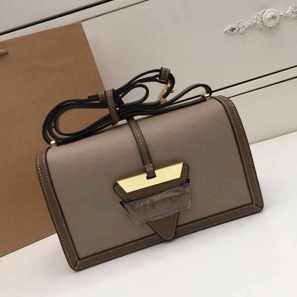 9a designer barcelona bag triangle bag ladies shoulder bag grainy cow leather luxury handbag fashion crossbody bag retro camera bag new
9a designer barcelona bag triangle bag ladies shoulder bag grainy cow leather luxury handbag fashion crossbody bag retro camera bag new