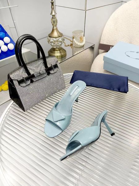 2023 designer slippers women luxury genuine leather sandals summer flat slipper metal logo sheepskin fashion beach shoes flower slipper loaf, Black
2023 designer slippers women luxury genuine leather sandals summer flat slipper metal logo sheepskin fashion beach shoes flower slipper loaf, Black