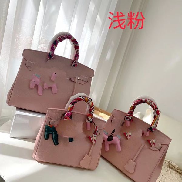 luxurys designers women handbags purses bags genuine leather pochette carryall small handbag shoulder bags crossbody
luxurys designers women handbags purses bags genuine leather pochette carryall small handbag shoulder bags crossbody