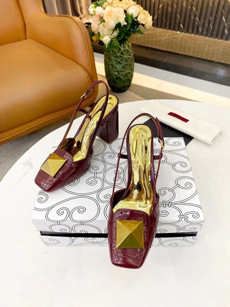 2023 women sandals designer slides pumps high heels flip flops classic shoes brushed leather summer screen-printed fashion flat with origana, Black
2023 women sandals designer slides pumps high heels flip flops classic shoes brushed leather summer screen-printed fashion flat with origana, Black