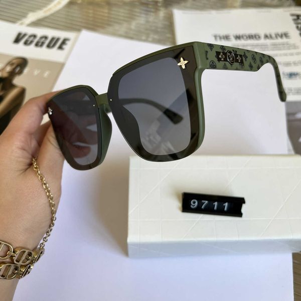 wholesale of sunglasses star fashion female polarized live broadcast overseas sunglasses, White;black
wholesale of sunglasses star fashion female polarized live broadcast overseas sunglasses, White;black