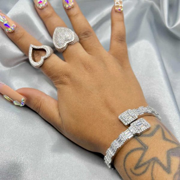 cluster rings zircon big heart love shape ring for men women iced out baguette rings copper charm silver color hiphop jewelry gift 230620, Golden;silver
cluster rings zircon big heart love shape ring for men women iced out baguette rings copper charm silver color hiphop jewelry gift 230620, Golden;silver