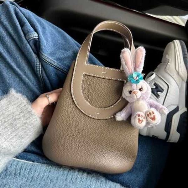 wholesale designer h ormes totes handbags 2023 new cowhide pig nose vegetable basket womens bag large capacity crossbody bucket genuine leat
wholesale designer h ormes totes handbags 2023 new cowhide pig nose vegetable basket womens bag large capacity crossbody bucket genuine leat