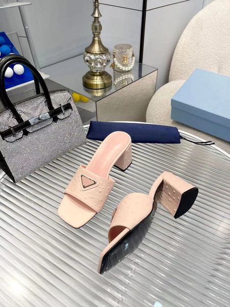 2023 luxury sandals designer women flip flops slipper fashion genuine leather slides metal chain ladies casual shoes with box 35-43, Black
2023 luxury sandals designer women flip flops slipper fashion genuine leather slides metal chain ladies casual shoes with box 35-43, Black