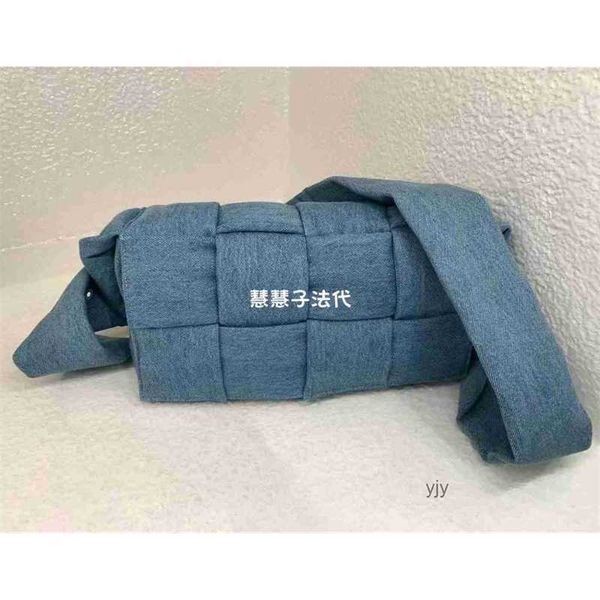 bottegas bags denim cassette veneta new knitted bag pillow bag men's and women's crossbody bag chest bag
bottegas bags denim cassette veneta new knitted bag pillow bag men's and women's crossbody bag chest bag