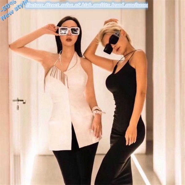 luxury designer brand sunglasses uv400 be family new fashion personality letter large b-box sunglass han huo in same sunglass b4312, White;black
luxury designer brand sunglasses uv400 be family new fashion personality letter large b-box sunglass han huo in same sunglass b4312, White;black