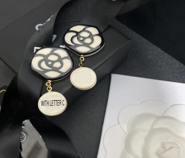fashion resin earring accessories jewelry c symbol retro dangle earrings with paper card1204907, Silver
fashion resin earring accessories jewelry c symbol retro dangle earrings with paper card1204907, Silver