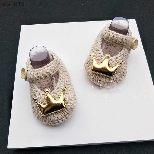 newborn shoes knitted baby crib shoes handmade infant crown crochet manual shoes 9cm10cm soft bottom prewalkers boots l230518
newborn shoes knitted baby crib shoes handmade infant crown crochet manual shoes 9cm10cm soft bottom prewalkers boots l230518