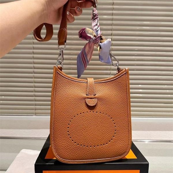 2023 woman mens phone bags designer bag crossbody shoulder bag luxury plain cross body small purse multiple colors leather letter 5a
2023 woman mens phone bags designer bag crossbody shoulder bag luxury plain cross body small purse multiple colors leather letter 5a