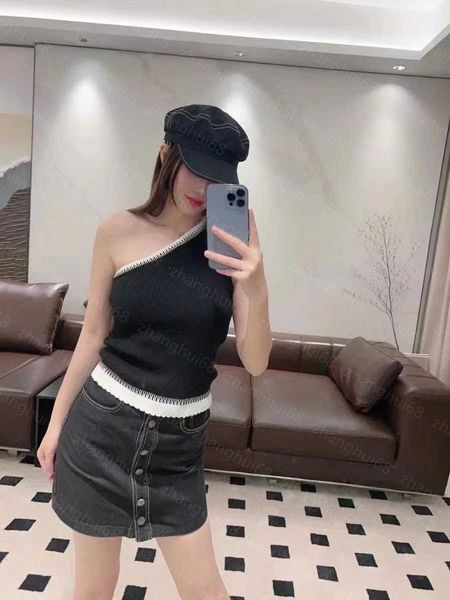 23ss vests womens tanks womens designer clothing vest tank oblique shoulder color contrast double c letter logo embroidered knitted vest wom, White
23ss vests womens tanks womens designer clothing vest tank oblique shoulder color contrast double c letter logo embroidered knitted vest wom, White