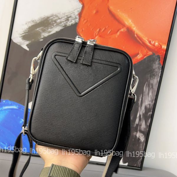 7a high-end goods triangle label cowhide messenger man bag oblique span shoulder men's bag
7a high-end goods triangle label cowhide messenger man bag oblique span shoulder men's bag