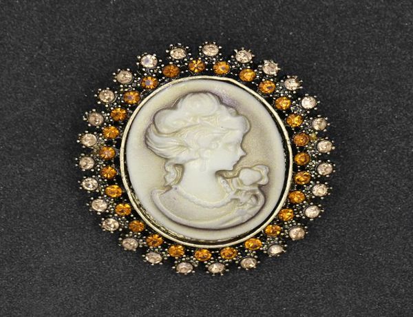 factory direct assorted styles crystal rhinestones cameo vintage brooch pins for women in antique gold silver colors7977464, Gray
factory direct assorted styles crystal rhinestones cameo vintage brooch pins for women in antique gold silver colors7977464, Gray