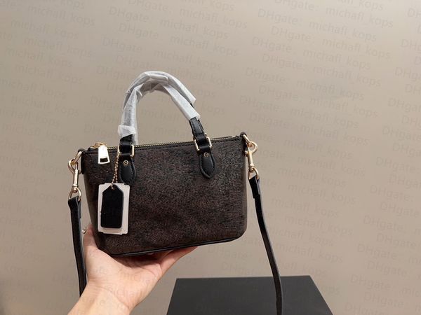 luxury tote bag galeery 1:1 handbag fashion metal zipper opening women diagonal cross designer bag classic dumpling bag
luxury tote bag galeery 1:1 handbag fashion metal zipper opening women diagonal cross designer bag classic dumpling bag
