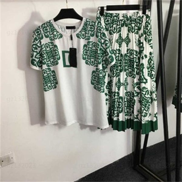 designer tshirt two piece set casual women suit fashion retro print short-sleeved tee shirt high waist pleated half skirt woman summer cloth, White
designer tshirt two piece set casual women suit fashion retro print short-sleeved tee shirt high waist pleated half skirt woman summer cloth, White