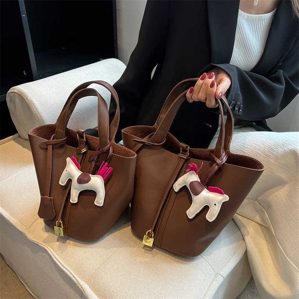 wholesale designer h ormes totes handbags baobao womens 2023 new vegetable basket bag trend fashion large capacity portable water bucket tex
wholesale designer h ormes totes handbags baobao womens 2023 new vegetable basket bag trend fashion large capacity portable water bucket tex