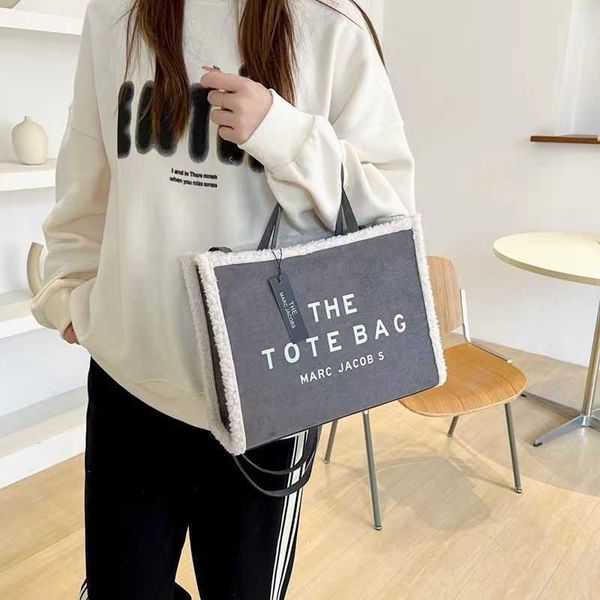 frosted leather portable large tote bag 2022 new letter fashion simple single shoulder messenger bag super korean women's bag on0b on0b
frosted leather portable large tote bag 2022 new letter fashion simple single shoulder messenger bag super korean women's bag on0b on0b