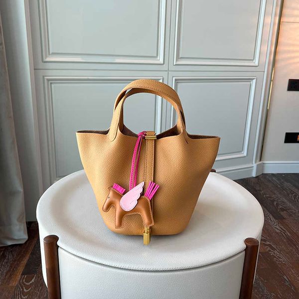 wholesale designer h ormes totes handbags cookie color genuine leather vegetable basket bag fashionable and casual bucket pure womens layer
wholesale designer h ormes totes handbags cookie color genuine leather vegetable basket bag fashionable and casual bucket pure womens layer