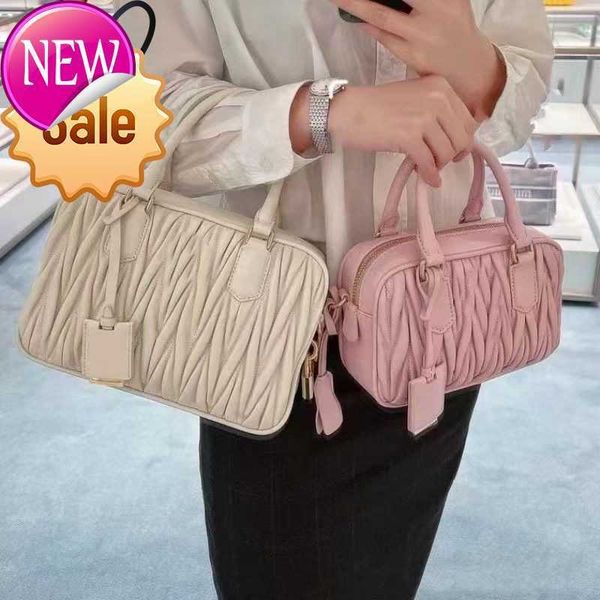 women's brand designer handbags shoulder crossbody bag tote miu new boston pillow bags soft sheepskin shoulders western pleated crossbo
women's brand designer handbags shoulder crossbody bag tote miu new boston pillow bags soft sheepskin shoulders western pleated crossbo