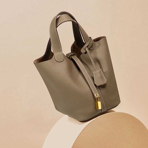 wholesale designer h ormes totes handbags water bucket bag genuine leather vegetable basket women's small water handbag large capacity
wholesale designer h ormes totes handbags water bucket bag genuine leather vegetable basket women's small water handbag large capacity