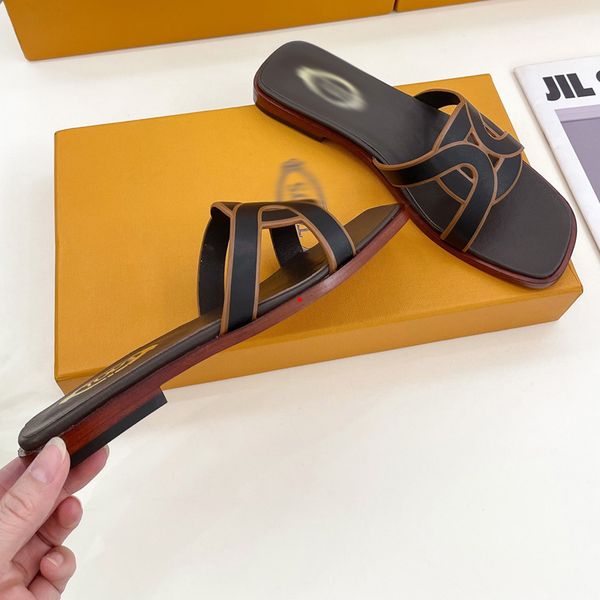 2023 fashion designer slippers women sliders foam runners pure sandals resin runners sliders 35-40 with box -515, Black
2023 fashion designer slippers women sliders foam runners pure sandals resin runners sliders 35-40 with box -515, Black