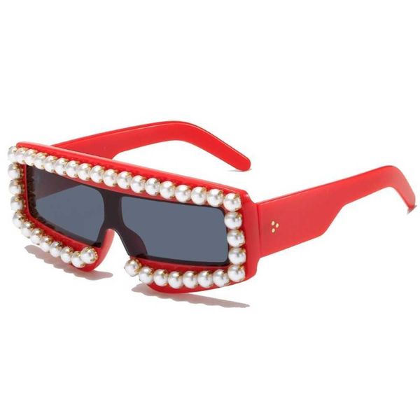 2023 new fashionable large box with pearl female personality designer mens sunglasses for women brands, White;black
2023 new fashionable large box with pearl female personality designer mens sunglasses for women brands, White;black