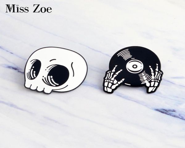 miss zoe skeleton record hand pins dj hands brooch denim jacket pin hat buckle shirt badge dark punk jewelry gift for friends8015346, Gray
miss zoe skeleton record hand pins dj hands brooch denim jacket pin hat buckle shirt badge dark punk jewelry gift for friends8015346, Gray