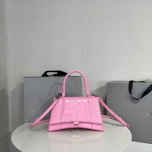 7a designer bag fashion hourglass women's handbag luxury white leather embroidery multicolor shoulder bag large capacity crossbody bag
7a designer bag fashion hourglass women's handbag luxury white leather embroidery multicolor shoulder bag large capacity crossbody bag