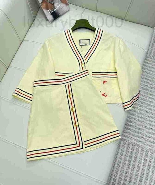 two piece dress designer 23 summer new commuter style embroidered short sleeve cardigan with half skirt contrast color casual set 93o0, White
two piece dress designer 23 summer new commuter style embroidered short sleeve cardigan with half skirt contrast color casual set 93o0, White