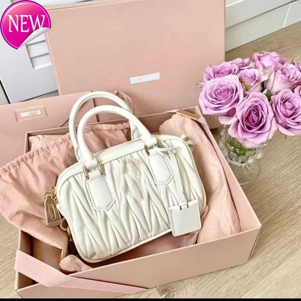 women's brand designer shoulder bag tote new miu fashion boutique girl heart diamond chain single shoulders cross body bag factory dire
women's brand designer shoulder bag tote new miu fashion boutique girl heart diamond chain single shoulders cross body bag factory dire