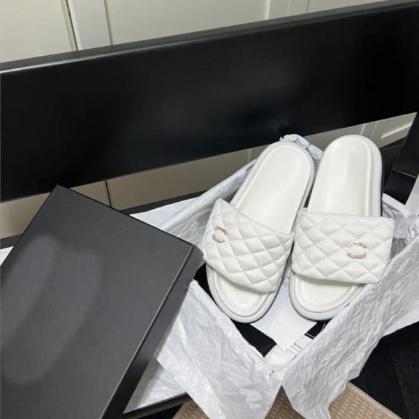 casual shoes spring summer designer fashion slippers high-end luxury leather embossed retro wear resistant non-slip soft sole eur35-44, Black
casual shoes spring summer designer fashion slippers high-end luxury leather embossed retro wear resistant non-slip soft sole eur35-44, Black
