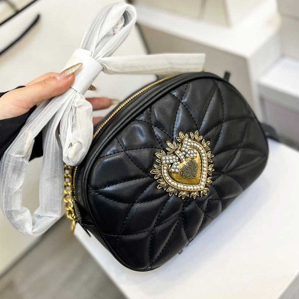 devotion designer bag women shoulder crossbody chain bag quilted sheepskin mini camera ladies clutch wallet with box 20x13cm
devotion designer bag women shoulder crossbody chain bag quilted sheepskin mini camera ladies clutch wallet with box 20x13cm