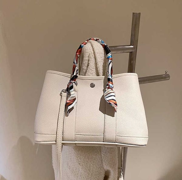 factory wholesale designer h ormes totes handbags 2023 new silk scarf handheld bag fashionable and simple one shoulder crossbody tote big ha
factory wholesale designer h ormes totes handbags 2023 new silk scarf handheld bag fashionable and simple one shoulder crossbody tote big ha