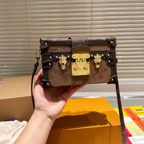 wholesale shoulder bags luxury petite malle bag designer box bags design women old flower trunk messenger bag small square bag
wholesale shoulder bags luxury petite malle bag designer box bags design women old flower trunk messenger bag small square bag
