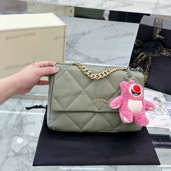 designer women shoulder bag leather diamond pattern clamshell hardware metal c buckle gold thick chain crossbody bags cute bear pendant larg
designer women shoulder bag leather diamond pattern clamshell hardware metal c buckle gold thick chain crossbody bags cute bear pendant larg