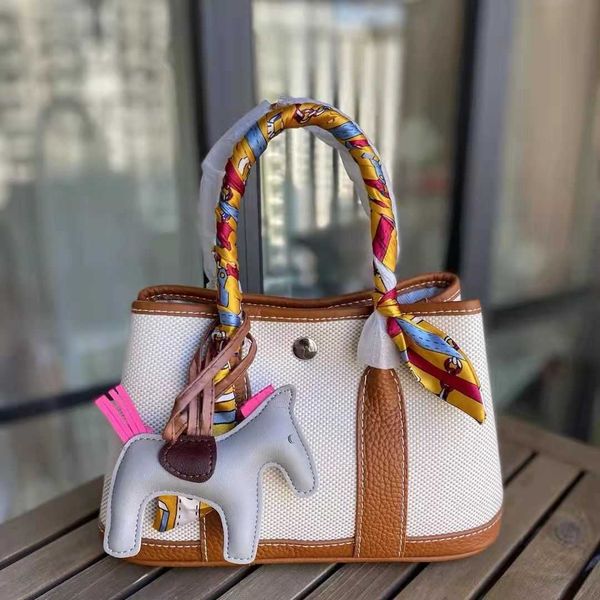 factory wholesale designer h ormes totes handbags classic garden bag cowhide with canvas fashion portable leather women's one shoulder
factory wholesale designer h ormes totes handbags classic garden bag cowhide with canvas fashion portable leather women's one shoulder