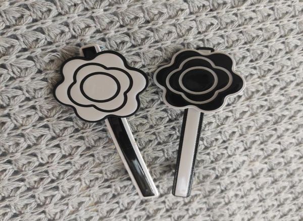 camellia hair clips smart fashion engraved c mark accessories acrylic party gift with paper card7137186, Slivery;golden
camellia hair clips smart fashion engraved c mark accessories acrylic party gift with paper card7137186, Slivery;golden