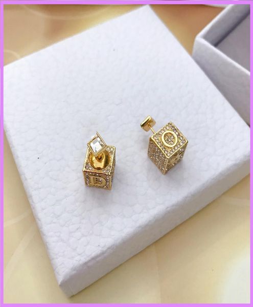 2021 women earrings ladies designer earrings fashion retro gold earring jewelry letters star cube mens diamond inlay with box d2184065206, Golden;silver
2021 women earrings ladies designer earrings fashion retro gold earring jewelry letters star cube mens diamond inlay with box d2184065206, Golden;silver