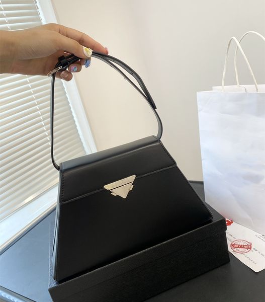 shoulder bags pu leather new vintage underarm bag p designer triangle buckle trapezoid bag hobo fashion cool clutch bag
shoulder bags pu leather new vintage underarm bag p designer triangle buckle trapezoid bag hobo fashion cool clutch bag