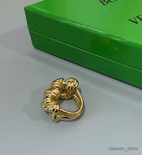 wedding rings stars with the same twist ring light luxurious fashion trendy and women jewelry r230627, Slivery;golden
wedding rings stars with the same twist ring light luxurious fashion trendy and women jewelry r230627, Slivery;golden